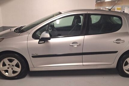 Peugeot 207 170.000 km 2.350 &euro; Reutlingen 72760