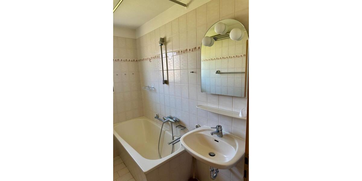 Mehrfamilienhaus, Wohnhaus Eningen unter Achalm - 8 Zimmer, 139 m&sup2;, 569.000&euro; | Angebot:26368306