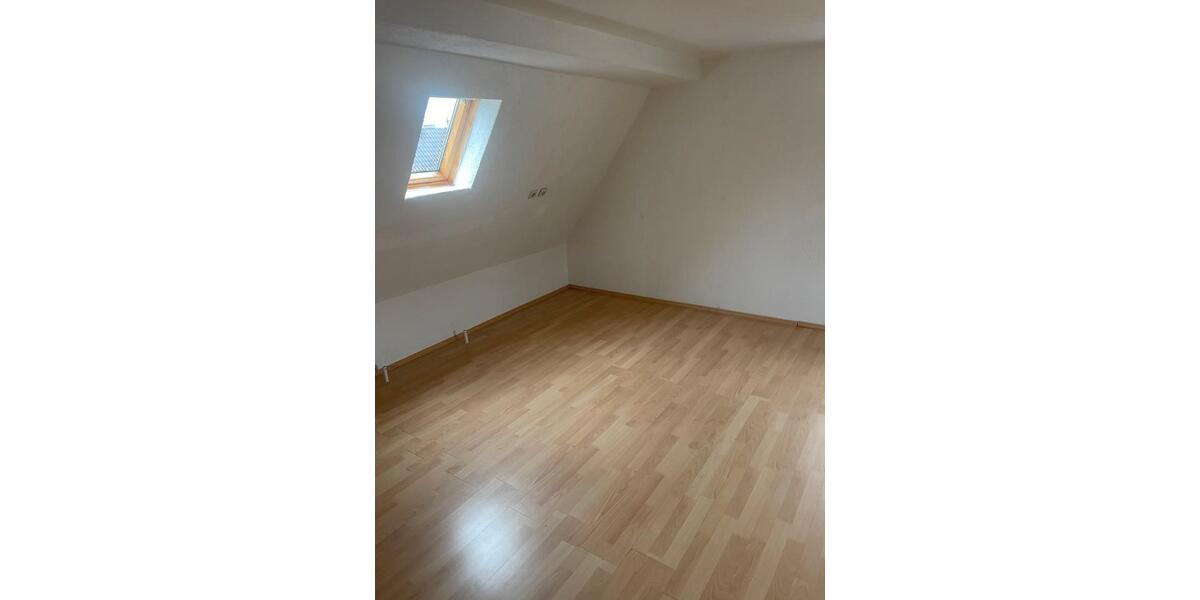 Dachgeschoßwohnung Gäufelden - 3 Zimmer, 73 m&sup2;, 1.200&euro; | Angebot:24257038