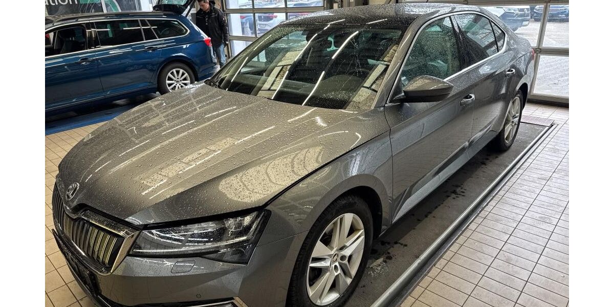 Skoda Superb 119.500 km 23.800 &euro; Hildrizhausen /Stuttgart 71157