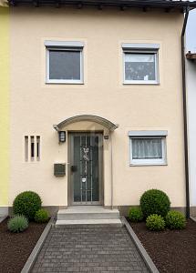 PLATZ ZUM LEBEN  IDEAL FÜR FAMILIEN - Reihenhaus Reutlingen Orschel-Hagen | Angebot:26972709
