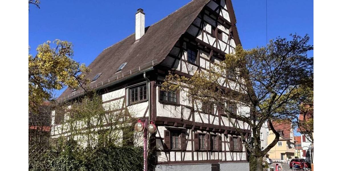 Mehrfamilienhaus, Wohnhaus Stuttgart / Vaihingen Vaihingen - 9 Zimmer, 362 m&sup2;, 490.000&euro; | Angebot:26419022