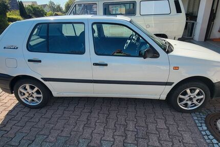 VW Golf 39.122 km 3.600 &euro; Eutingen im Gäu 72184
