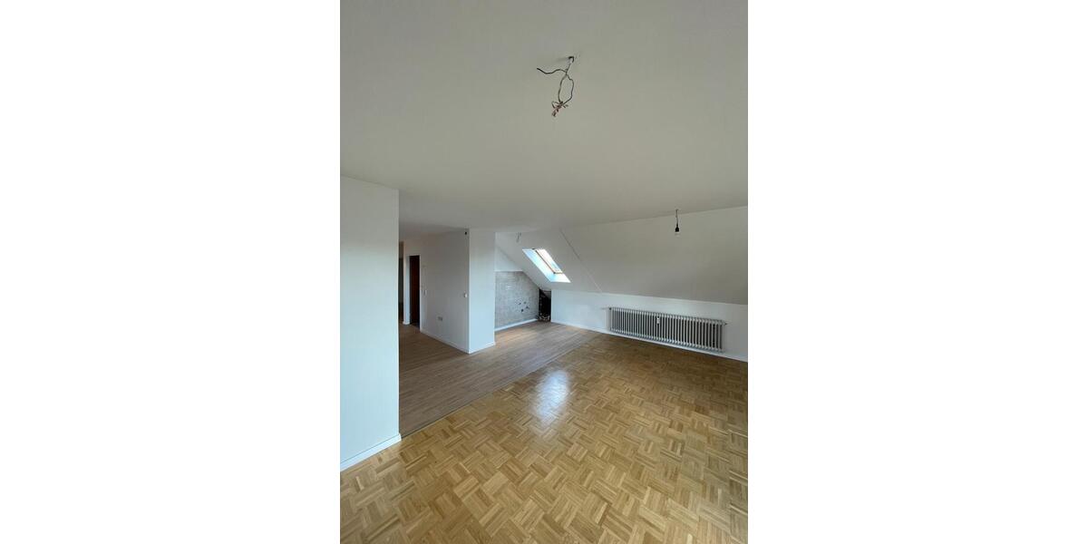 Dachgeschoßwohnung Bondorf - 3 Zimmer, 75 m&sup2;, 1.300&euro; | Angebot:25977732