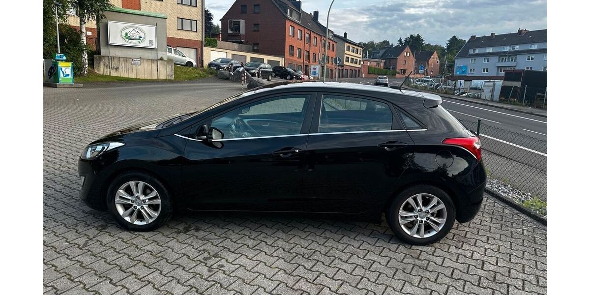 Hyundai i30 144.000 km 5.700 &euro; Sindelfingen 71069