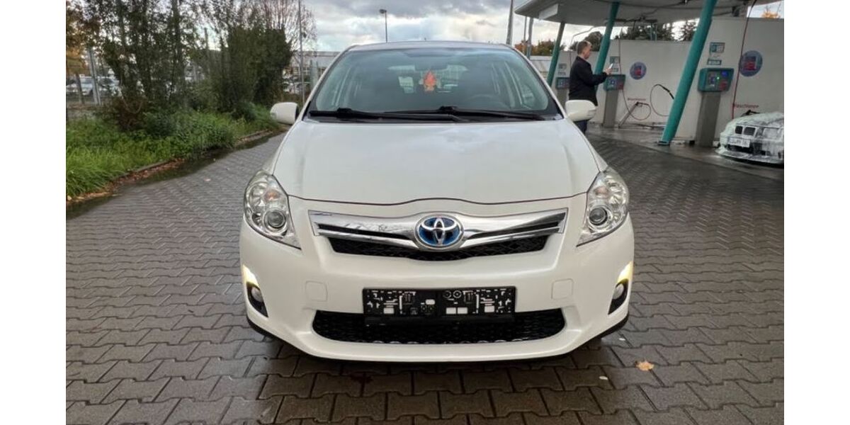 Toyota Auris 140.500 km 7.999 &euro; Stuttgart 70182