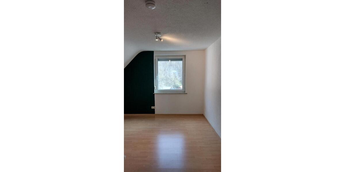 Dachgeschoßwohnung Bad Urach - 2.5 Zimmer, 85 m&sup2;, 229.000&euro; | Angebot:25546362
