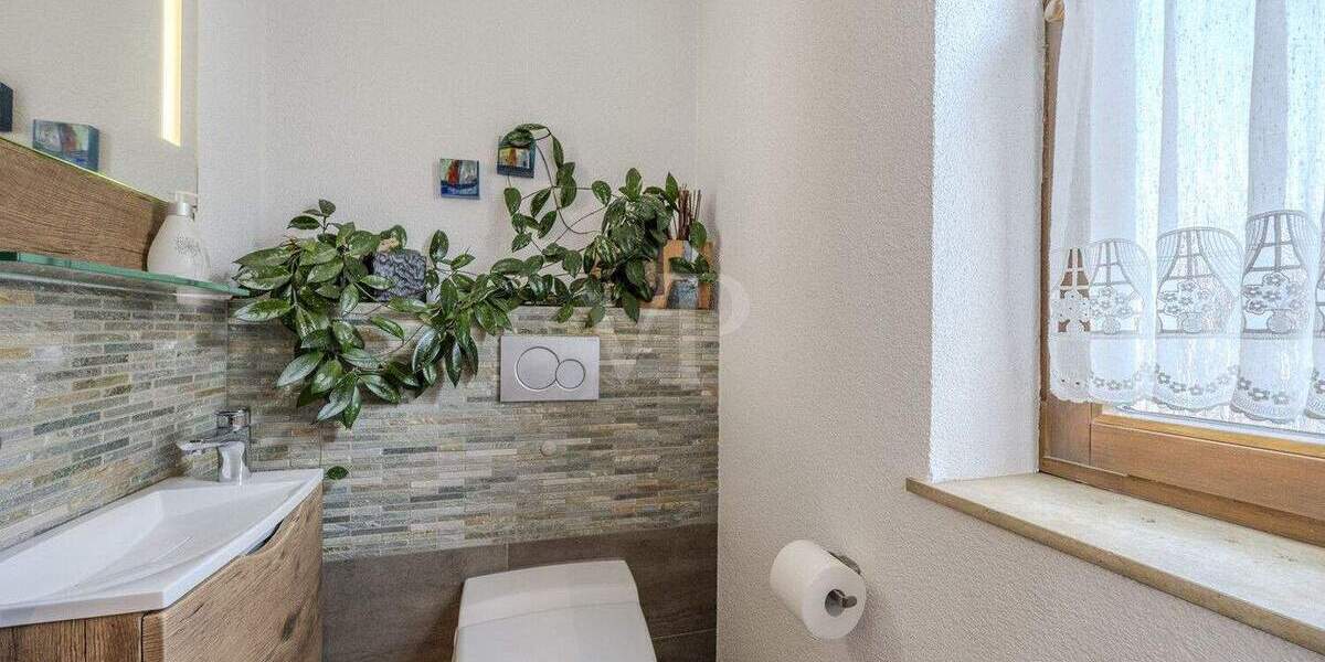 Einfamilienhaus Wolfschlugen - 7 Zimmer, 248 m&sup2;, 739.000&euro; | Angebot:25836556