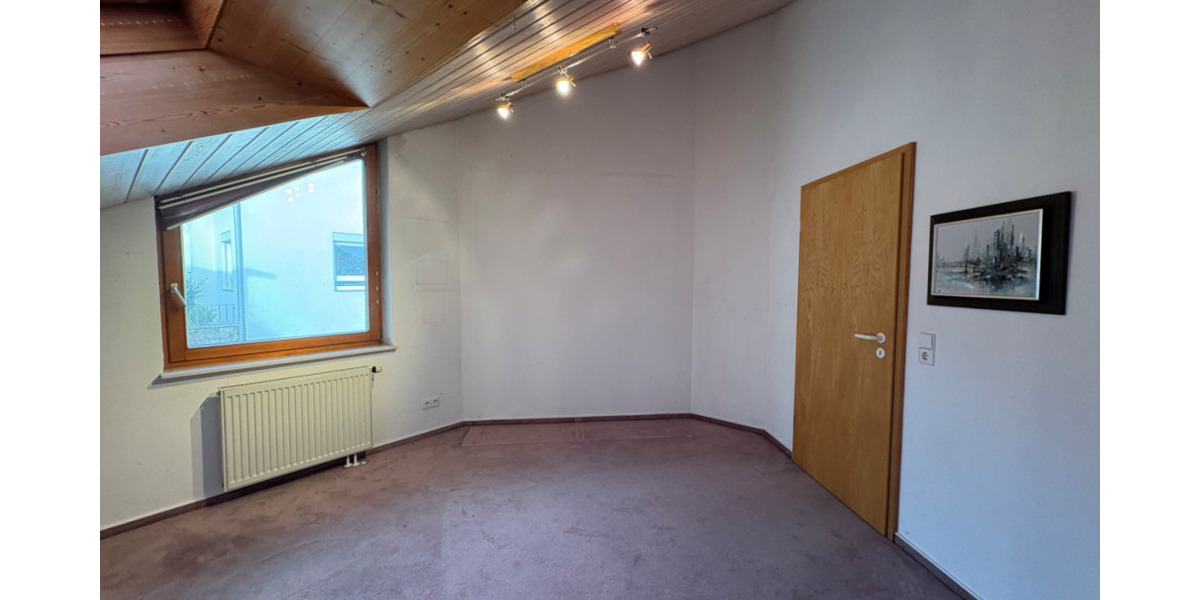 Einfamilienhaus Herrenberg - 8 Zimmer, 216 m&sup2;, 985.000&euro; | Angebot:25748797