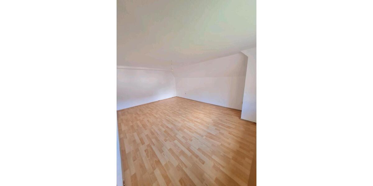 Etagenwohnung Rottenburg am Neckar - 4 Zimmer, 115 m&sup2;, 1.000&euro; | Angebot:25168067