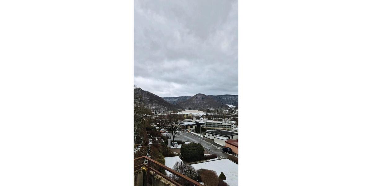 Etagenwohnung Pfullingen - 4 Zimmer, 160 m&sup2;, 1.850&euro; | Angebot:25615132