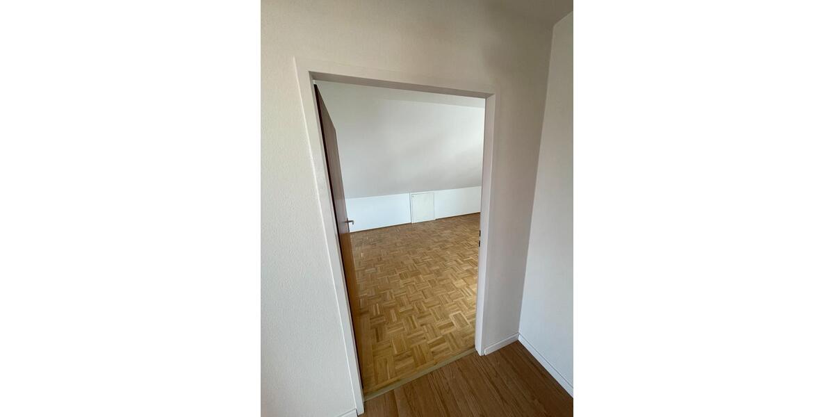 Dachgeschoßwohnung Bondorf - 3 Zimmer, 75 m&sup2;, 1.300&euro; | Angebot:25977732