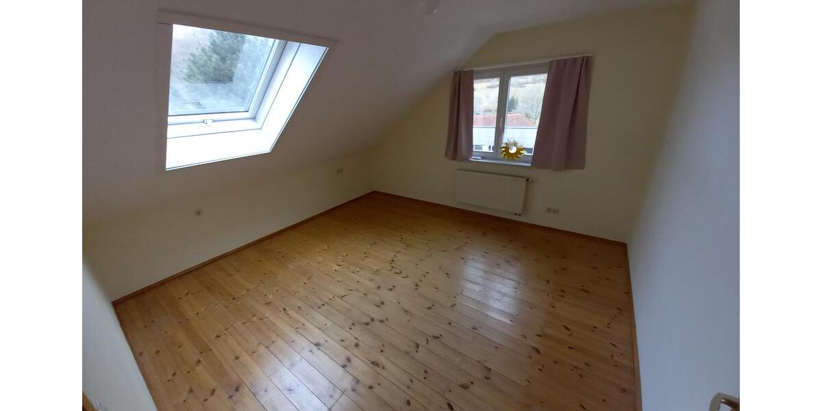 Etagenwohnung Lichtenstein - 4 Zimmer, 120 m&sup2;, 1.250&euro; | Angebot:25087484