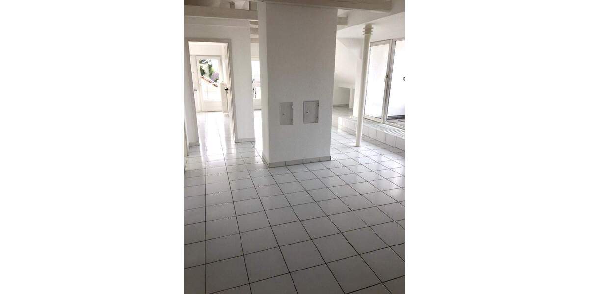 Etagenwohnung Böblingen - 3 Zimmer, 95 m&sup2;, 2.100&euro; | Angebot:25737012