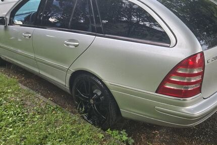 Mercedes-Benz C 200 275.000 km 2.500 &euro; Stuttgart 70376
