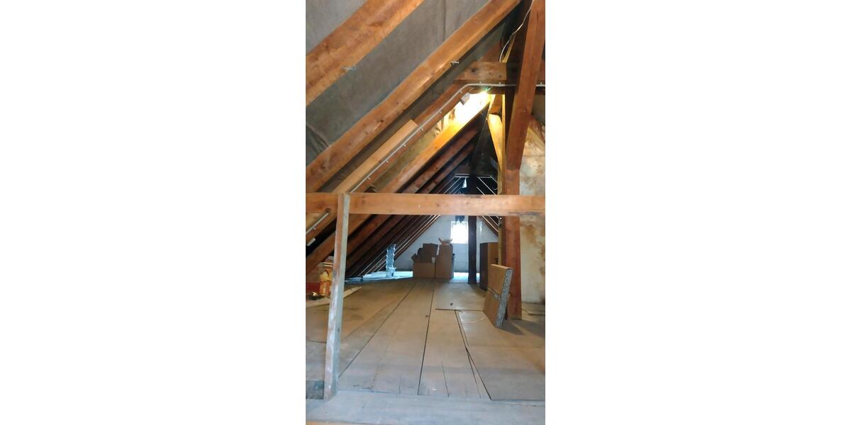 Dachgeschoßwohnung Bad Urach - 2.5 Zimmer, 85 m&sup2;, 229.000&euro; | Angebot:25546362