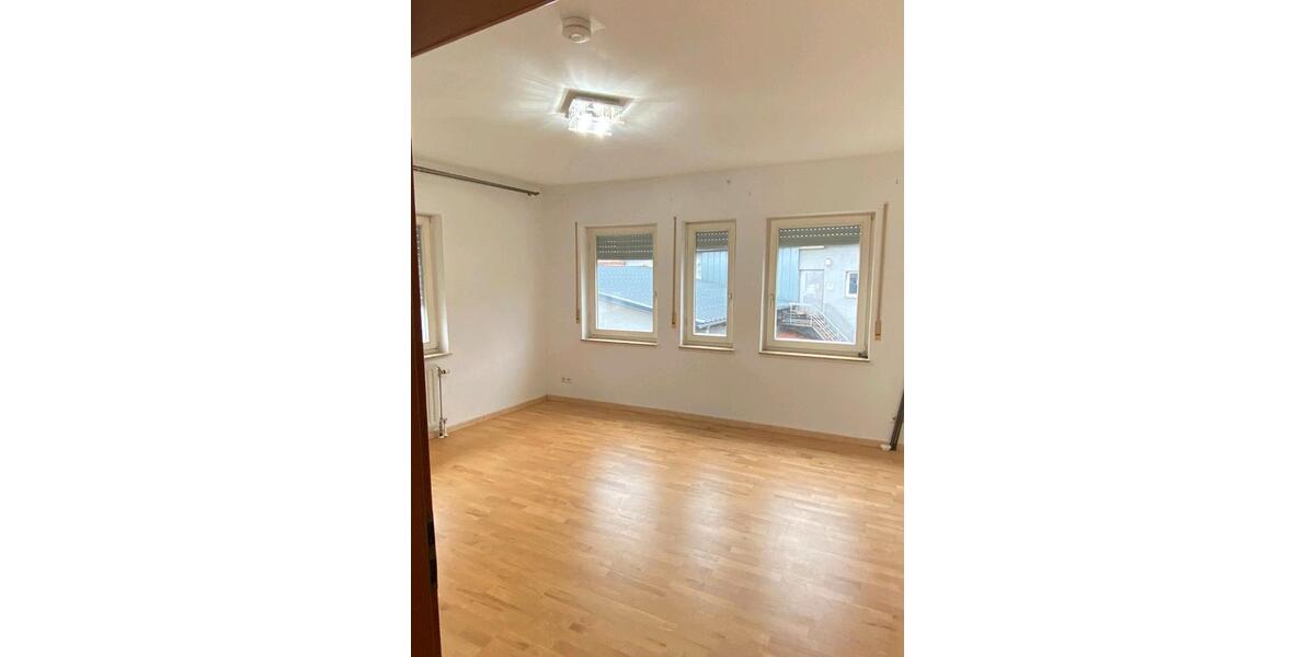 Etagenwohnung Lichtenstein - 4 Zimmer, 110 m&sup2;, 1.300&euro; | Angebot:24936967
