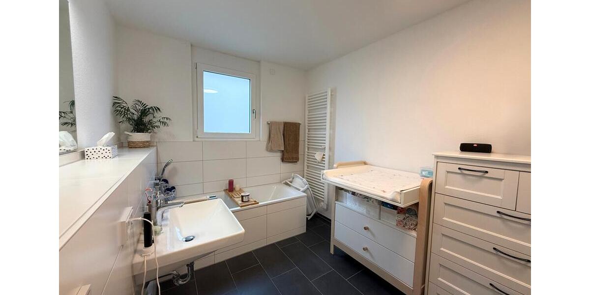 Etagenwohnung Rottenburg am Neckar - 3 Zimmer, 86 m&sup2;, 1.160&euro; | Angebot:24810680