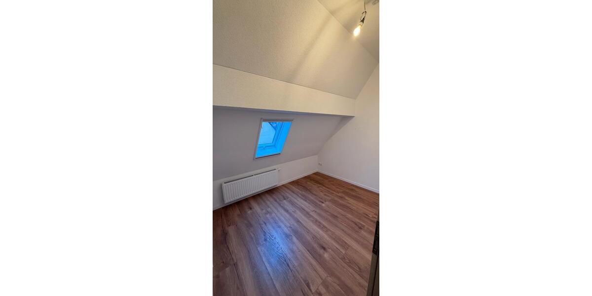 Dachgeschoßwohnung Rottenburg am Neckar - 3 Zimmer, 73 m&sup2;, 700&euro; | Angebot:25483448