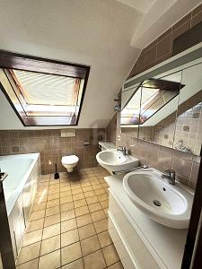 LICHTDURCHFLUTETES WOHNEN MIT KAMIN - Dachgeschoßwohnung Böblingen Dagersheim | Angebot:27473513