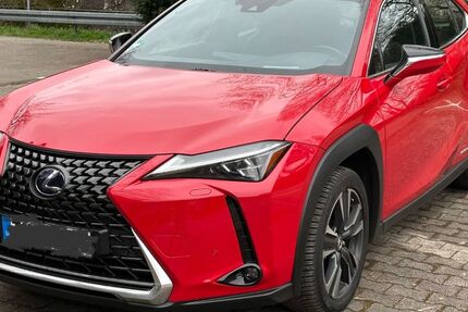 Lexus UX 81.000 km 26.200 &euro; Tübingen 72074