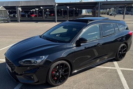 Ford Focus 42.000 km 24.999 &euro; Stuttgart 70376