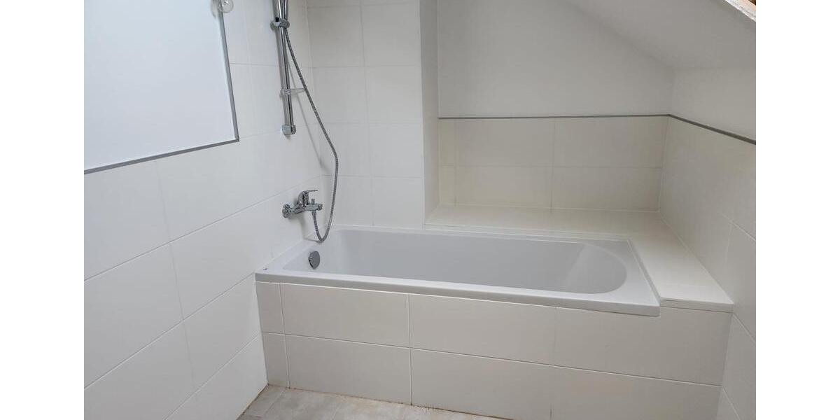 Dachgeschoßwohnung Rottenburg am Neckar - 3 Zimmer, 66 m&sup2;, 700&euro; | Angebot:25537873