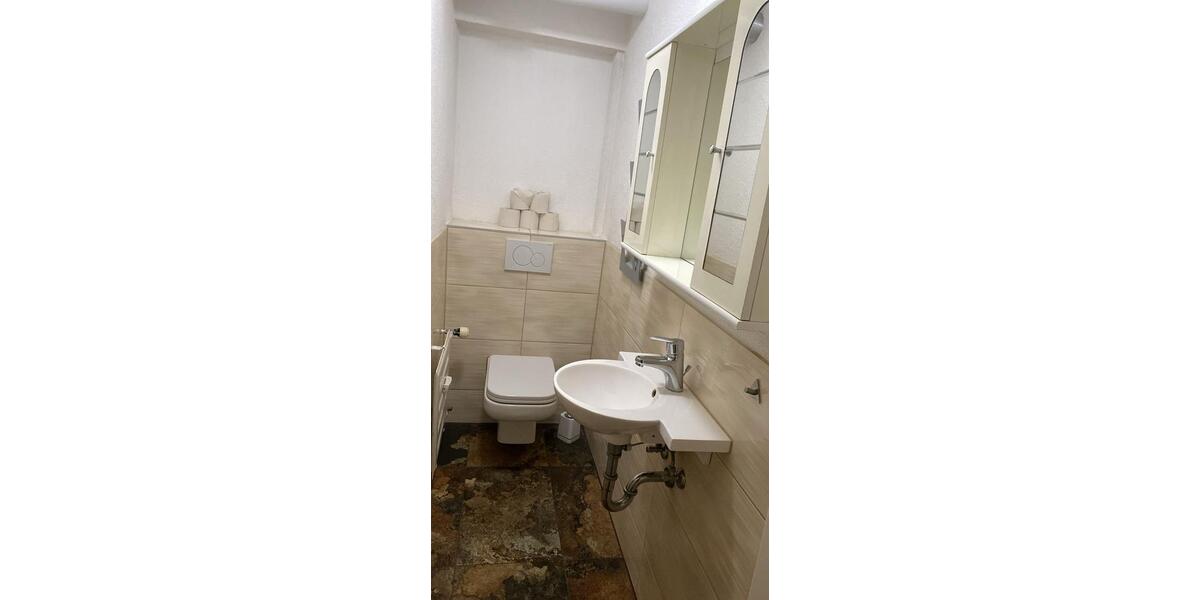 Erdgeschoßwohnung Neckartailfingen - 7 Zimmer, 180 m&sup2;, 1.700&euro; | Angebot:24813417