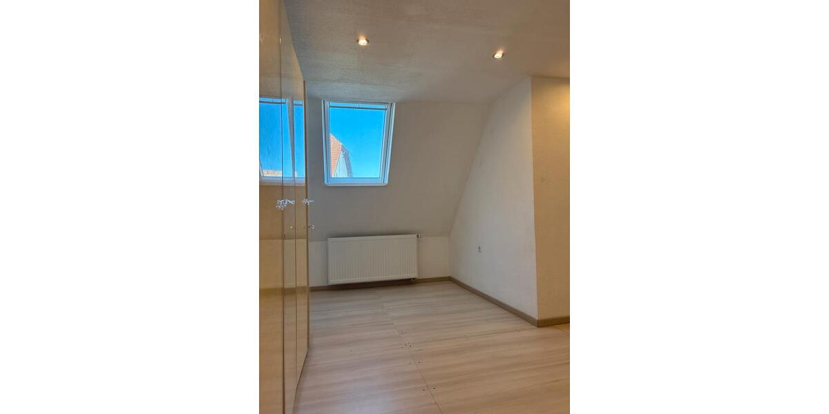 Dachgeschoßwohnung Hechingen - 3 Zimmer, 80 m&sup2;, 750&euro; | Angebot:25838295