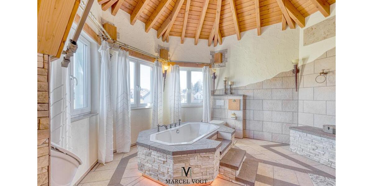 Einfamilienhaus Hülben - 8.5 Zimmer, 337 m&sup2;, 4.620&euro; | Angebot:23816966