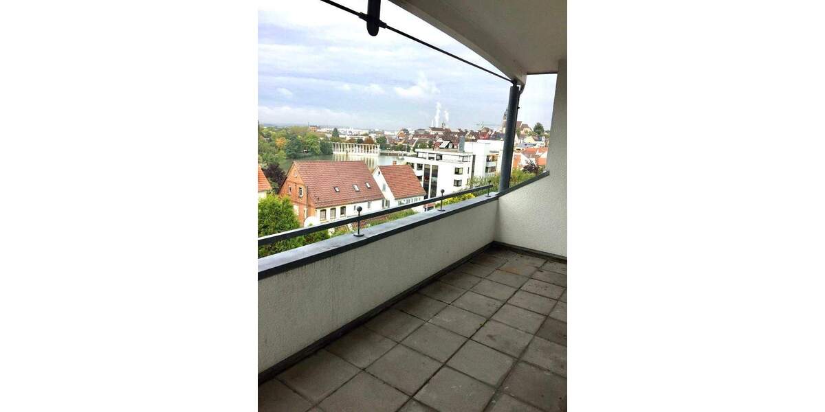 Etagenwohnung Böblingen - 3 Zimmer, 95 m&sup2;, 2.100&euro; | Angebot:25737012