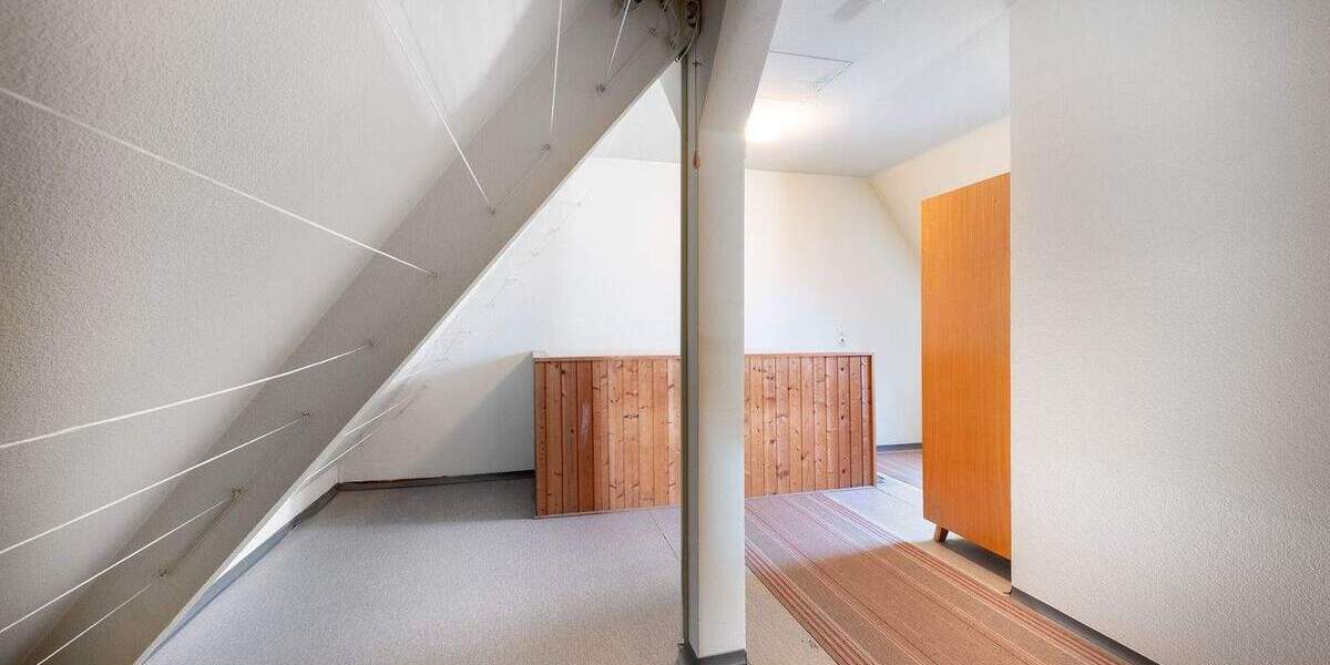 Mehrfamilienhaus, Wohnhaus Stuttgart Degerloch - 9 Zimmer, 140 m&sup2;, 740.000&euro; | Angebot:25685475