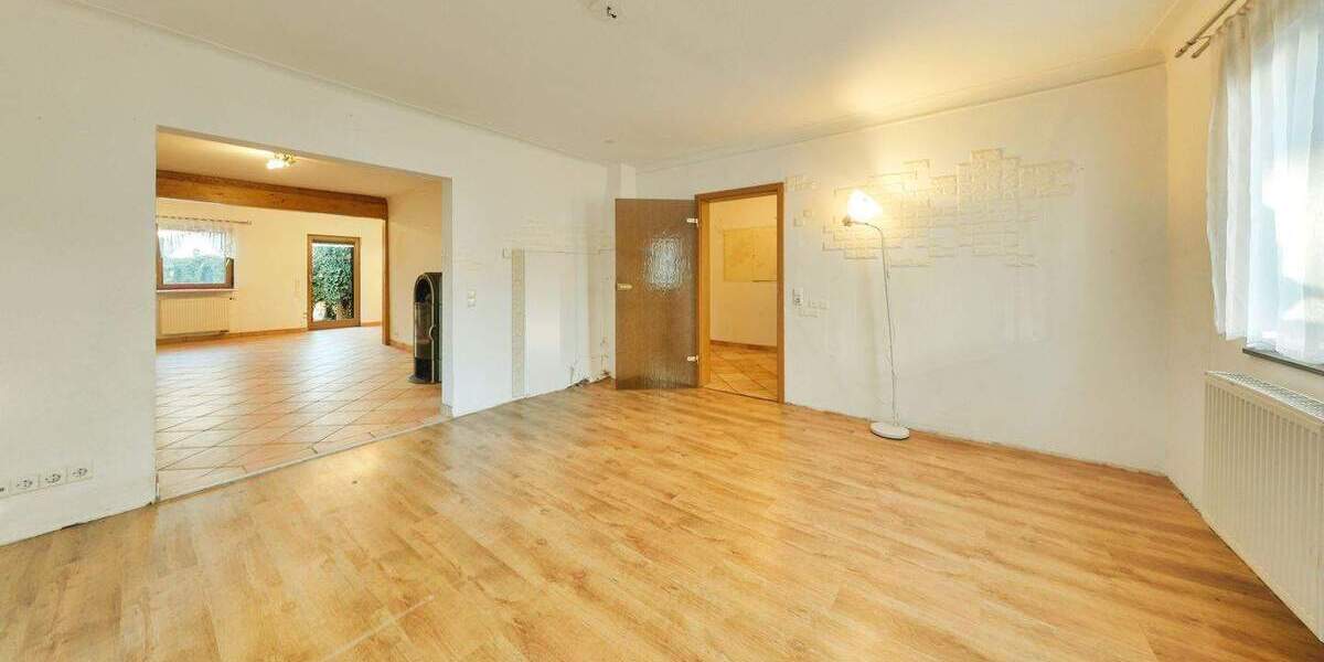 Einfamilienhaus Dettingen an der Erms - 8 Zimmer, 218 m&sup2;, 415.000&euro; | Angebot:25801626