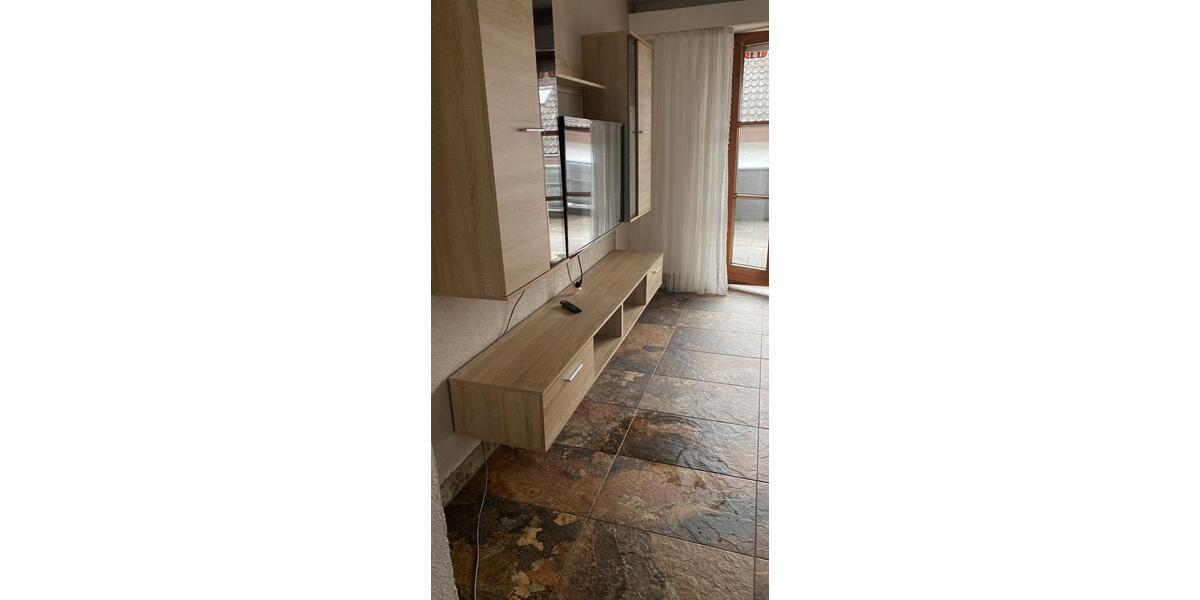 Erdgeschoßwohnung Neckartailfingen - 7 Zimmer, 180 m&sup2;, 1.700&euro; | Angebot:24813417