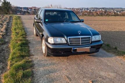 Mercedes-Benz 220 233.000 km 600 &euro; Deckenpfronn 75392