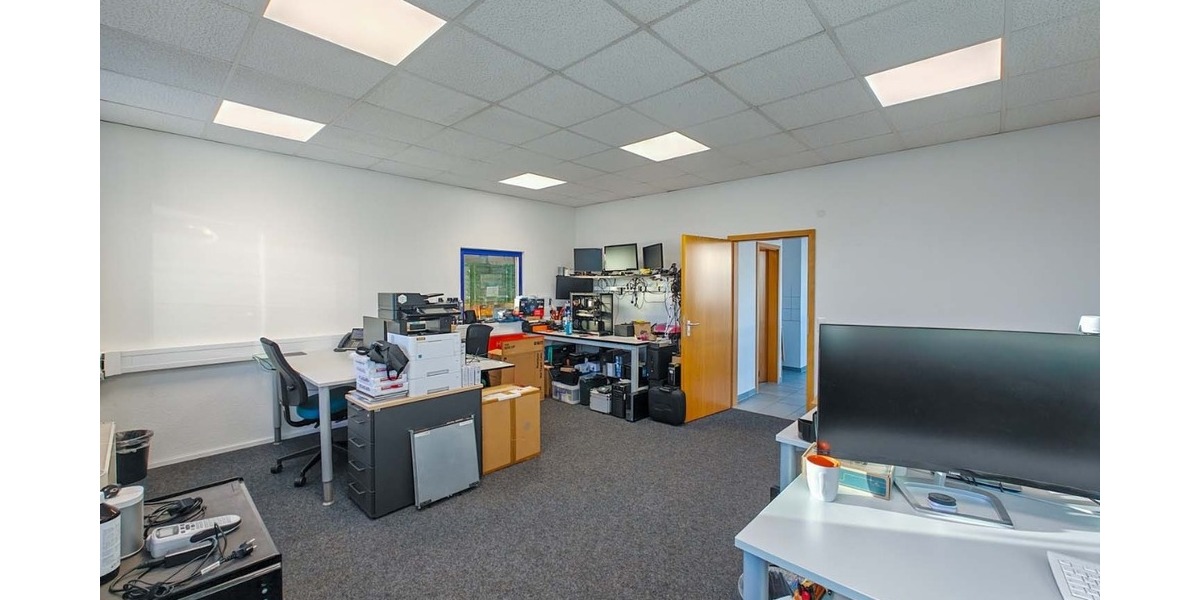 Bürofläche in Pliezhausen mit 4 Einzelbüros und 8 PKW Stellplätzen auch einzeln anmietbar - Gewerbeobjekt Pliezhausen | Angebot:24690928