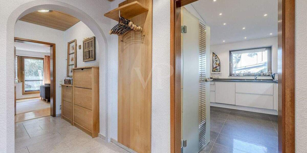 Einfamilienhaus Wolfschlugen - 7 Zimmer, 248 m&sup2;, 739.000&euro; | Angebot:25836556