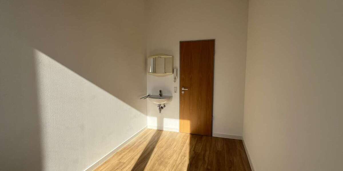 Etagenwohnung Reutlingen - 1 Zimmer, 9 m&sup2;, 180&euro; | Angebot:23810987