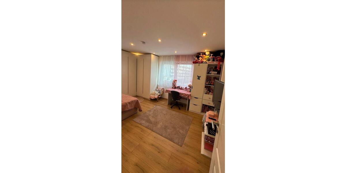 Etagenwohnung Böblingen - 4 Zimmer, 100 m&sup2;, 2.200&euro; | Angebot:25989325