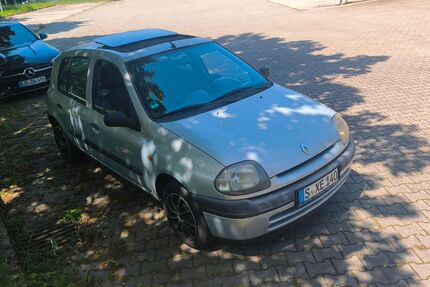 Renault Clio 146.900 km 1.200 &euro; Stuttgart 70376