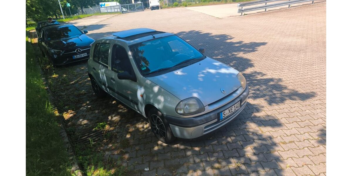 Renault Clio 146.900 km 1.399 &euro; Stuttgart 70376