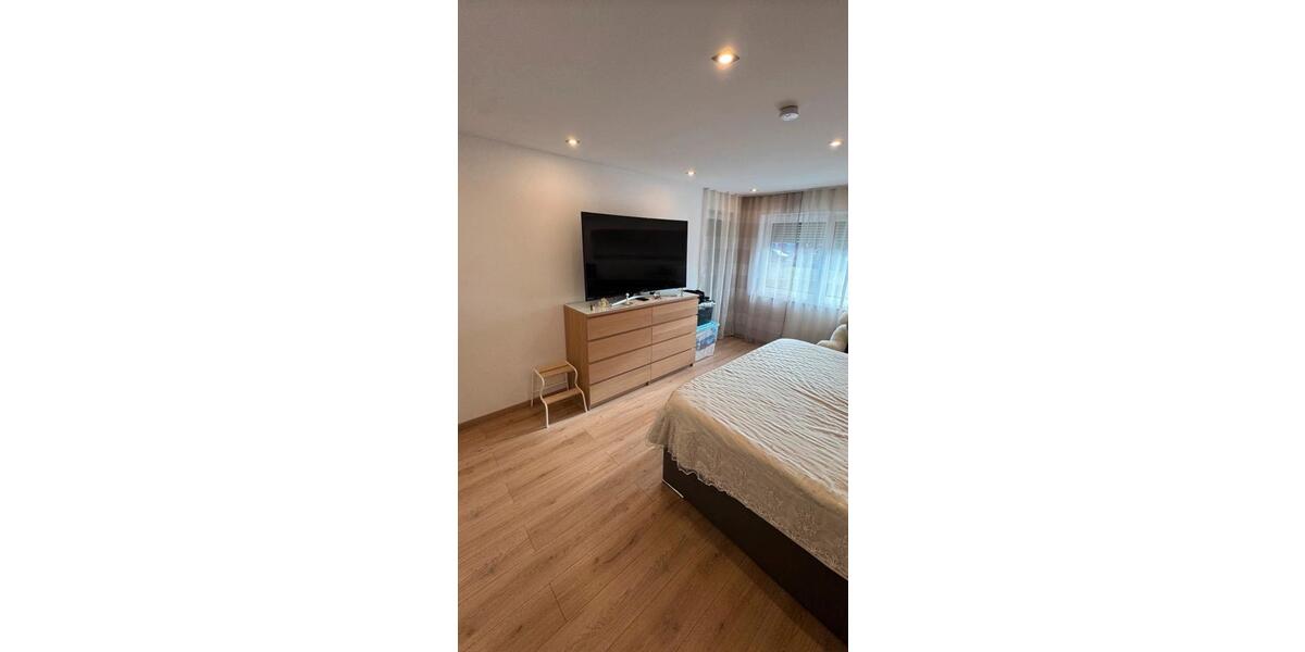 Etagenwohnung Böblingen - 4 Zimmer, 100 m&sup2;, 2.200&euro; | Angebot:25989325