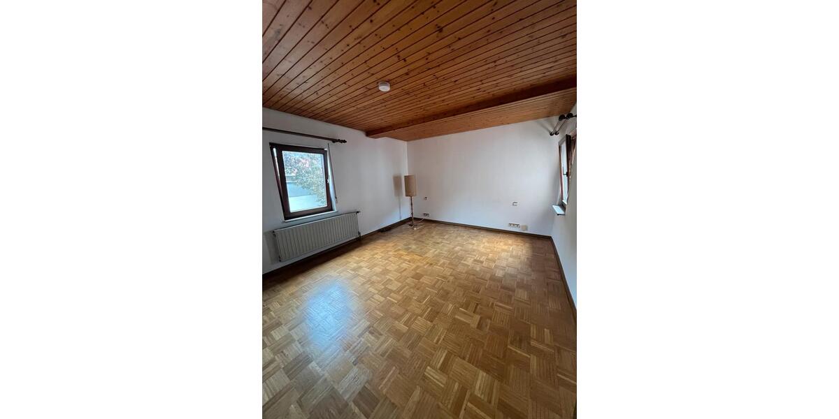 Etagenwohnung Bad Urach - 3 Zimmer, 100 m&sup2;, 1.100&euro; | Angebot:24782140