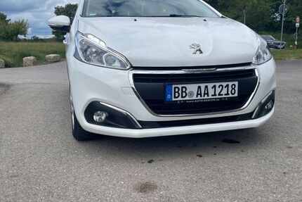 Peugeot 208 132.000 km 4.890 &euro; Gärtringen 71116