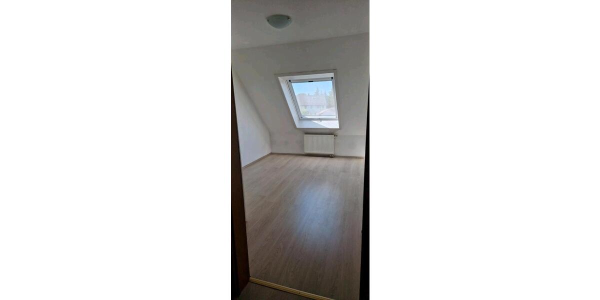 Dachgeschoßwohnung Ehningen - 3.5 Zimmer, 83 m&sup2;, 345.000&euro; | Angebot:27070252