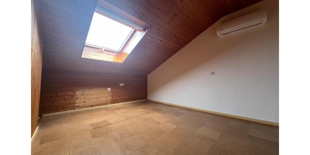Dachgeschoßwohnung Neustetten - 3.5 Zimmer, 110 m&sup2;, 1.100&euro; | Angebot:24658937