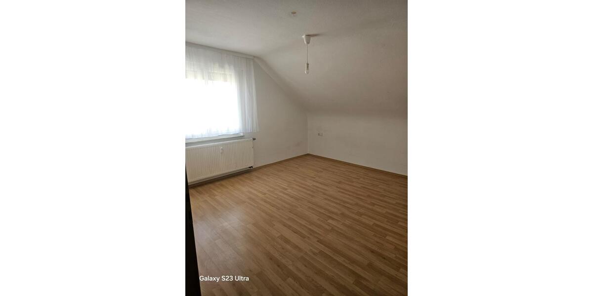 Dachgeschoßwohnung Gärtringen - 3 Zimmer, 70 m&sup2;, 1.250&euro; | Angebot:25342628