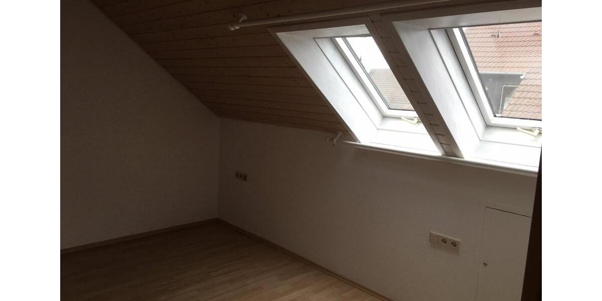 Dachgeschoßwohnung Ammerbuch - 1 Zimmer, 11 m&sup2;, 300&euro; | Angebot:26443375