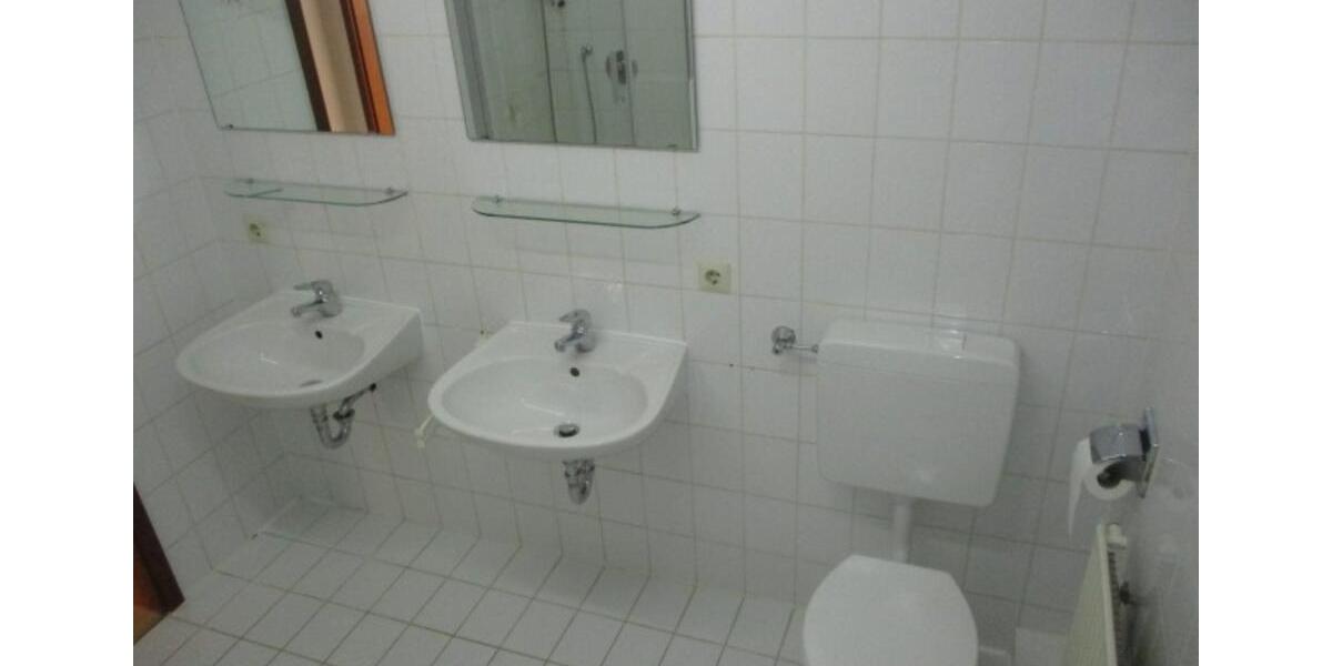 Reihenhaus Tübingen Lustnau - 6 Zimmer, 150 m&sup2;, 2.200&euro; | Angebot:25379085