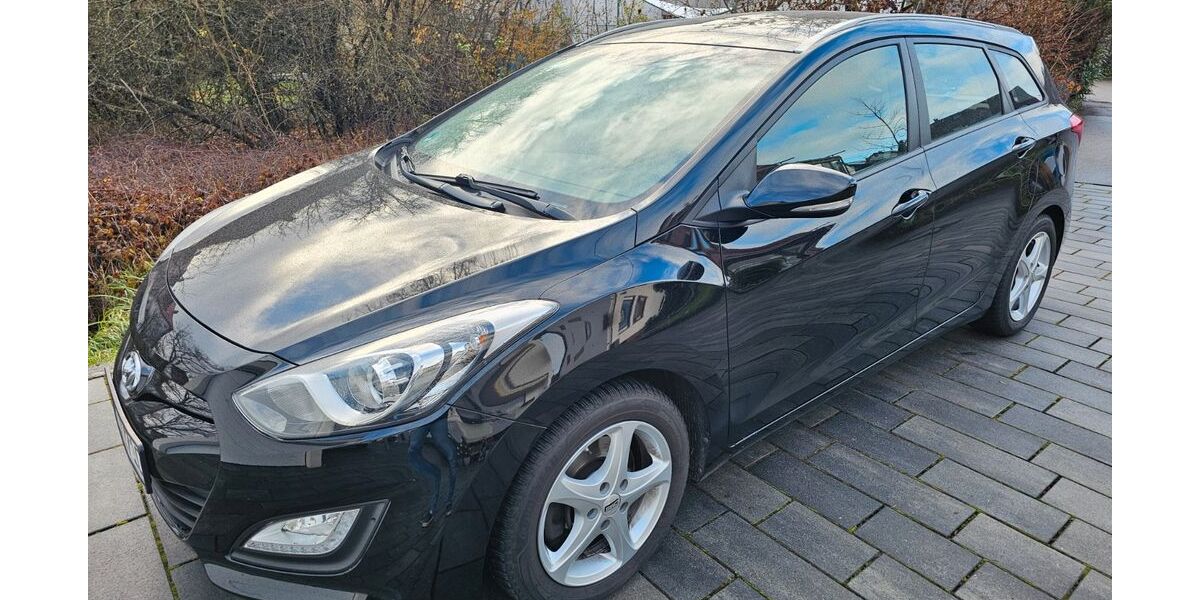 Hyundai i30 153.000 km 4.900 &euro; Nürtingen 72622
